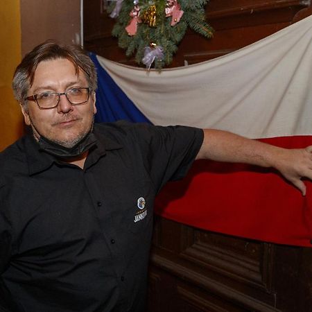 Jince Pivovar Maly Janek - Restaurace, Penzion A Stany מראה חיצוני תמונה