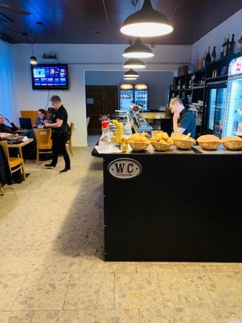 Jince Pivovar Maly Janek - Restaurace, Penzion A Stany מראה חיצוני תמונה