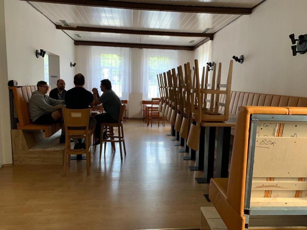 Jince Pivovar Maly Janek - Restaurace, Penzion A Stany מראה חיצוני תמונה