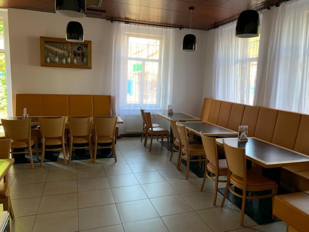 Jince Pivovar Maly Janek - Restaurace, Penzion A Stany מראה חיצוני תמונה