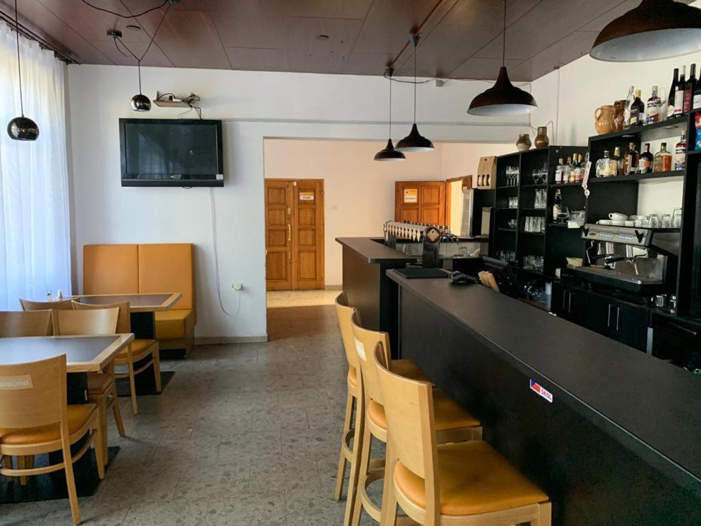Jince Pivovar Maly Janek - Restaurace, Penzion A Stany מראה חיצוני תמונה